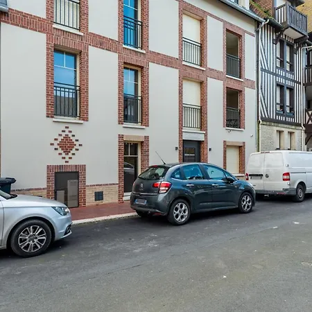 Cours Morny Apartment *